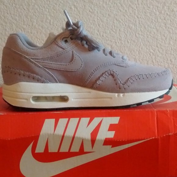 womens nike air max suede